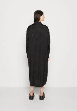 Monki Blousejurk - Black Jaquard 10 Monki Blousejurk - Black Jaquard -Dameskledingwinkel 0a1a6be41f4647ef929b465ef15d608c