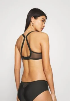 Chantelle Chic Essential Spacer - Beugel Bh - Schwarz -Dameskledingwinkel 0a772ffc75f842f594a477e8f05ea9ee