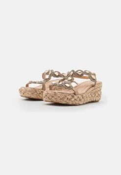 Alma En Pena Sandalen Met Sleehak - Beige -Dameskledingwinkel 18e6400368264c168d0a8dddaff3793e