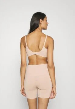 Chantelle Smooth Comfort Wirefree Bra - Bustier - Sirocco 9 Chantelle Smooth Comfort Wirefree Bra - Bustier - Sirocco -Dameskledingwinkel 2627891810ef4fc1a512b1e419c89796