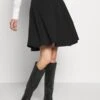 Anna Field Basic Mini A-Line Skirt - Minirok - Black 2 Anna Field Basic Mini A-Line Skirt - Minirok - Black -Dameskledingwinkel 463ee107b5bb41bc8529e1f7aa418e7f