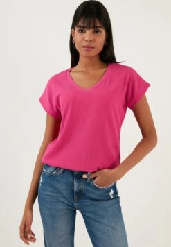 LELA Regular Fit - Blouse - Fuchsia 12 LELA Regular Fit - Blouse - Fuchsia -Dameskledingwinkel 4b30f03d63a84bb585b2003850fead5b