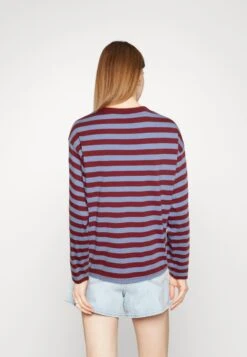 Monki Longsleeve - Dark Red/Blue 10 Monki Longsleeve - Dark Red/Blue -Dameskledingwinkel 4c5e37382bf04b86907a21ac823393e8