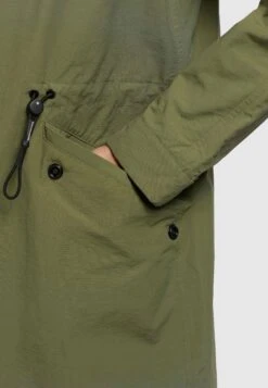 Khujo Marnia - Regenjas - Olivgrün -Dameskledingwinkel 4e3dbc60eec949a29c27a5518a2dbfac