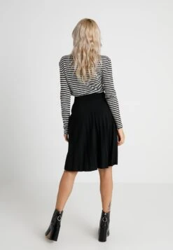 A-Lijn Rok - Black 9 A-Lijn Rok - Black -Dameskledingwinkel 5053c38cb0014b659c7b9f981ef22899