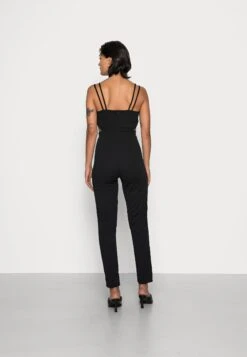 Wal G Nikita Cut Out - Jumpsuit - Black 9 Wal G Nikita Cut Out - Jumpsuit - Black -Dameskledingwinkel 523f9beaa4bf46c587d614163cad1190