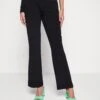 Noisy May Nmrobyn Bootcut Pants - Broek - Black 1 Noisy May Nmrobyn Bootcut Pants - Broek - Black -Dameskledingwinkel 53a2b2aafb55467c81bf70c720870fb9