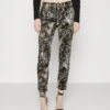 JUST CAVALLI Super Trousers Pocket - Straight Leg Jeans - Honey Mustard -Dameskledingwinkel 64d08b0c07a84fb9a6ca3a27f73f4364