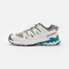 Salomon Xa Pro 3D V9 - Trail Hardloopschoenen - Gull/White/Bleached Aqua -Dameskledingwinkel 6bc25134299543bab0ecf0802b81f57f