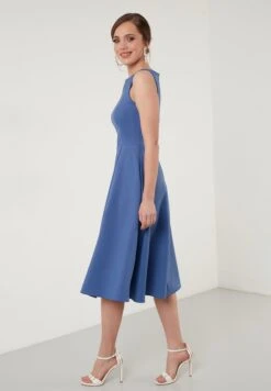 LELA Crew Neck Pleated Midi - Cocktailjurk - Indigo -Dameskledingwinkel 7187f531871d4180b95ff0ebec18d0d6