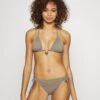 Bruno Banani Triangle Set - Bikini - Stone 2 Bruno Banani Triangle Set - Bikini - Stone -Dameskledingwinkel 7db2b41b4ac44ca9a29b391bf5278628