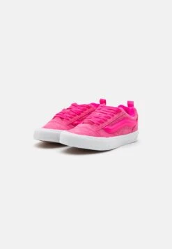 Vans Knu Skool Unisex - Skateschoenen - Pink Glow 9 Vans Knu Skool Unisex - Skateschoenen - Pink Glow -Dameskledingwinkel 833a988177ae471db5056ad5fbd249ec