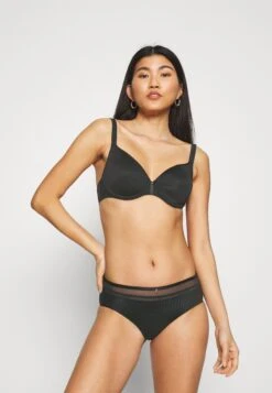 Chantelle Chic Essential Spacer - Beugel Bh - Schwarz -Dameskledingwinkel 83902094682049a7ac6d048145b4f49c