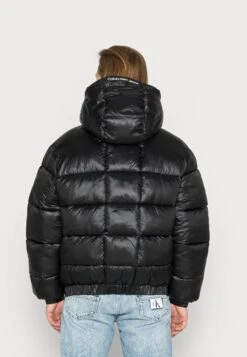 Calvin Klein Jeans Shine Puffer Unisex - Winterjas - Black 9 Calvin Klein Jeans Shine Puffer Unisex - Winterjas - Black -Dameskledingwinkel 85c58a82996848ac800cbe53f109c9fe