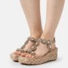 Alma En Pena Sandalen Met Sleehak - Beige -Dameskledingwinkel 92087546ab5a4ad3a065eaa93926a971