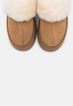 Ugg Funkette - Pantoffels - Chestnut 11 Ugg Funkette - Pantoffels - Chestnut -Dameskledingwinkel 9306b3661e5d4014a937d49ca8b0ac7e