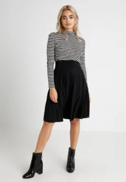 A-Lijn Rok - Black 8 A-Lijn Rok - Black -Dameskledingwinkel a2518f9e05b3479da45c4f1ec0fc30e3