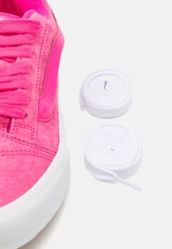Vans Knu Skool Unisex - Skateschoenen - Pink Glow 13 Vans Knu Skool Unisex - Skateschoenen - Pink Glow -Dameskledingwinkel a59914d850ec4203990fc5f6b9449100