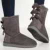 Ugg Bailey Bow - Korte Laarzen - Grey 1 Ugg Bailey Bow - Korte Laarzen - Grey -Dameskledingwinkel aa2da5fe7ecb456b8e1f9c6957306c7f