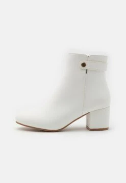 Wide Fit - Korte Laarzen - White 9 Wide Fit - Korte Laarzen - White -Dameskledingwinkel c5ec3a0bbaef4c29b2f98ed399bebeab