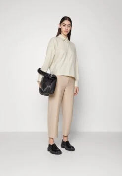 DRYKORN Cloelia - Blouse -Off White -Dameskledingwinkel ca56451f7d664163a260dea1794ac30f