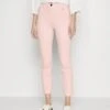 MARC CAIN Broek - Soft Powder Pink 1 MARC CAIN Broek - Soft Powder Pink -Dameskledingwinkel e2d8e39d786746998a1b25517787a6ef