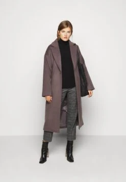 Dameskledingwinkel -Dameskledingwinkel e377caad078f4631bbeafde4ed754904