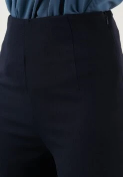 LELA Broek - Dark Blue 13 LELA Broek - Dark Blue -Dameskledingwinkel e802e0f282884b0ea9ad88ac082941a6