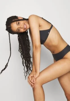 Seafolly Essentials Bralette - Bikinitop - Black -Dameskledingwinkel e9de9238a8f34c13985953eeeda3b217