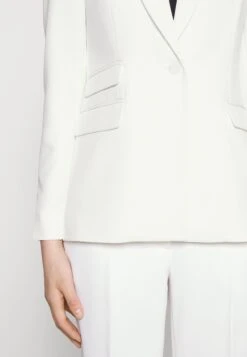 Bruuns Bazaar Rubysus Nora- Blazer - Snow White 15 Bruuns Bazaar Rubysus Nora- Blazer - Snow White -Dameskledingwinkel edf6ea3fbef34c0c826bc8390ab79200