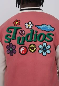 Lamar Varsity Jacket Unisex - Imitatieleren Jas - Coral -Dameskledingwinkel f986d7d94a644611ab0775d98e9acc81