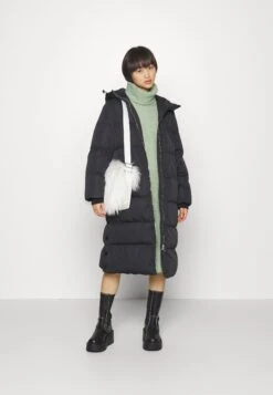 Yaspuffa Long Coat - Donsjas - Black 9 Yaspuffa Long Coat - Donsjas - Black -Dameskledingwinkel fdc1a21f33c74b0e8840b7a3bca68465
